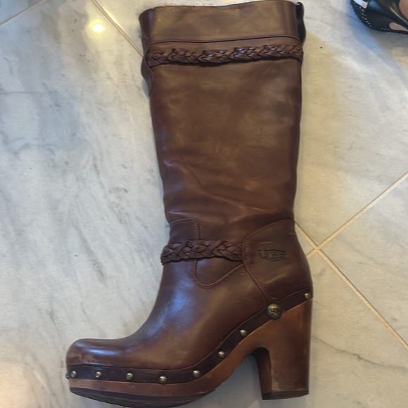 hard to find ugg boots WITH BOX - Picture 2 of 4